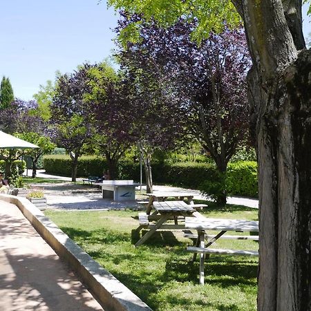 Camping Forcalquier Les Routes De Provence Hotel Eksteriør billede